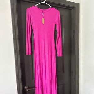 Skims dress. Size M. Form fitting. NWT.